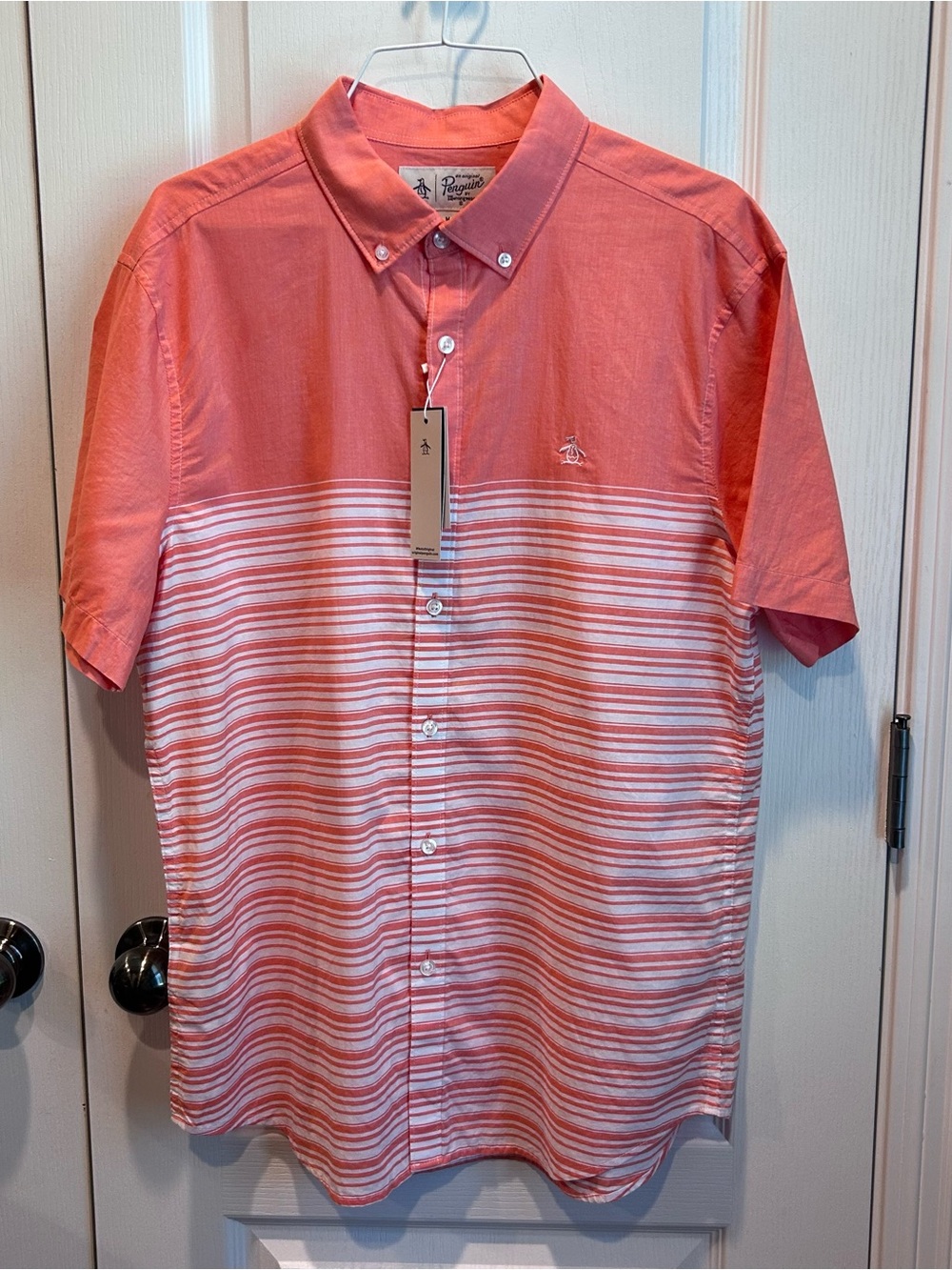NWT Penguin Munsingwear Men's Short Sleeve Button Up Coral & White Striped MD